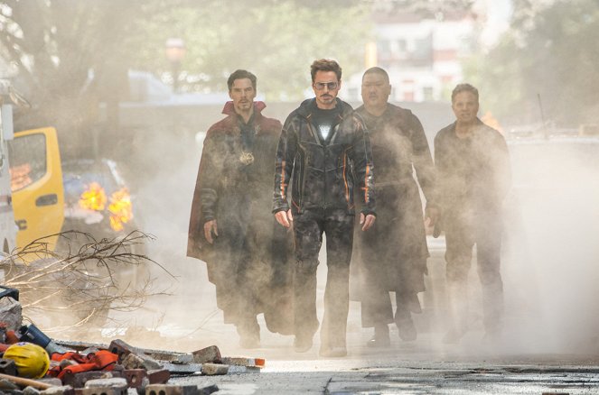 Avengers: Infinity War - Z filmu - Benedict Cumberbatch, Robert Downey Jr., Benedict Wong, Mark Ruffalo