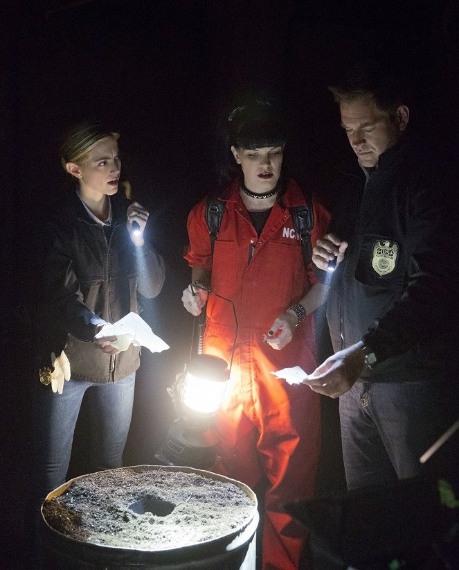 NCIS: Naval Criminal Investigative Service - The Lost Boys - Photos - Emily Wickersham, Pauley Perrette, Michael Weatherly