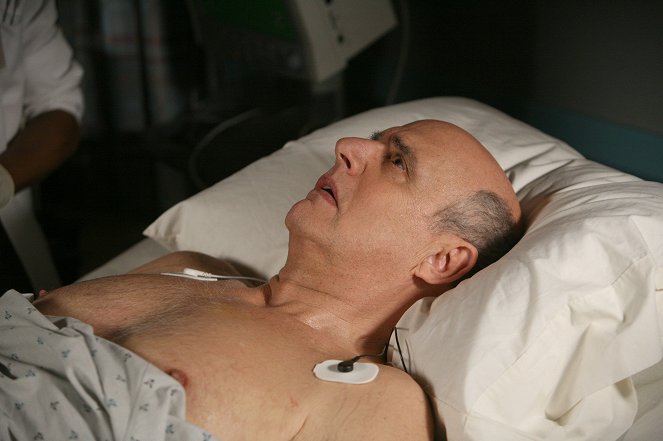 Médium - Muž v zrcadle - Z filmu - Jeffrey Tambor