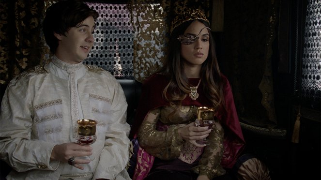 The Magicians - Do You Like Teeth? - Photos - Nicholas Coombe, Summer Bishil