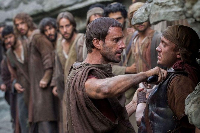Ve jménu Krista - Z filmu - Joseph Fiennes, Tom Felton