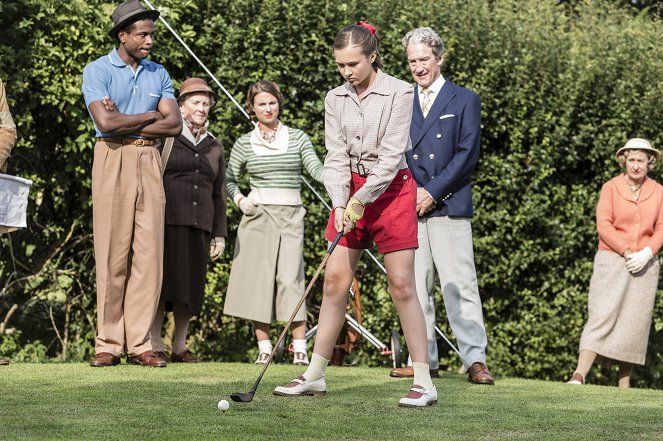 Otec Brown - Květina golfového hřiště - Z filmu - Marcus Griffiths, Amy Lawrence, Guy Paul