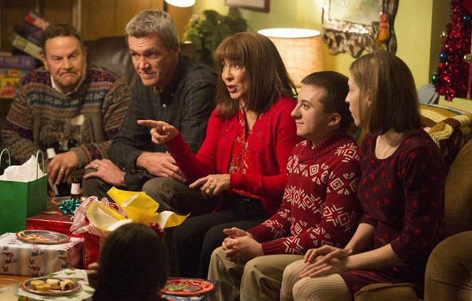 Průměrňákovi - The Christmas Miracle - Z filmu - Sean O'Bryan, Neil Flynn, Patricia Heaton, Atticus Shaffer, Eden Sher