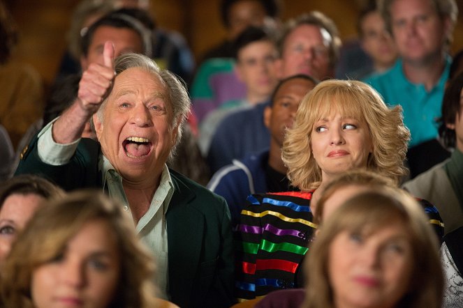 George Segal, Wendi McLendon-Covey