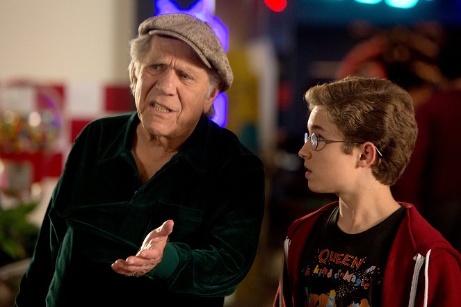 George Segal, Sean Giambrone