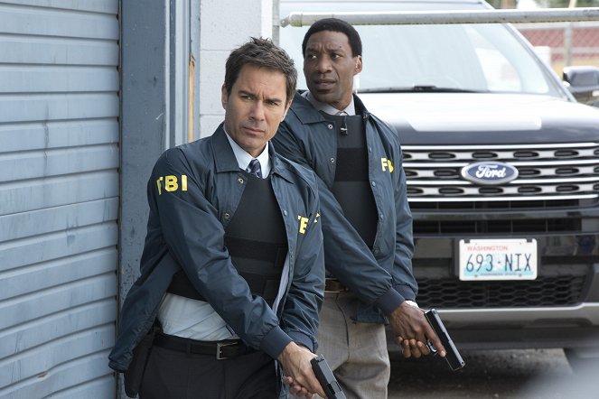 Série 1 - Eric McCormack, Arnold Pinnock