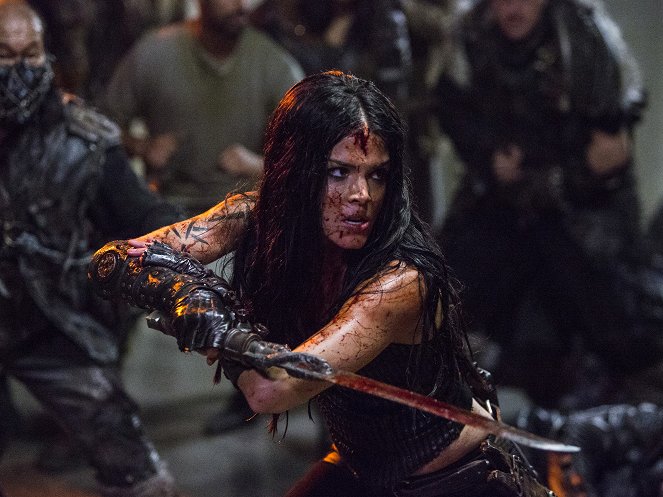 Prvých 100 - Red Queen - Z filmu - Marie Avgeropoulos