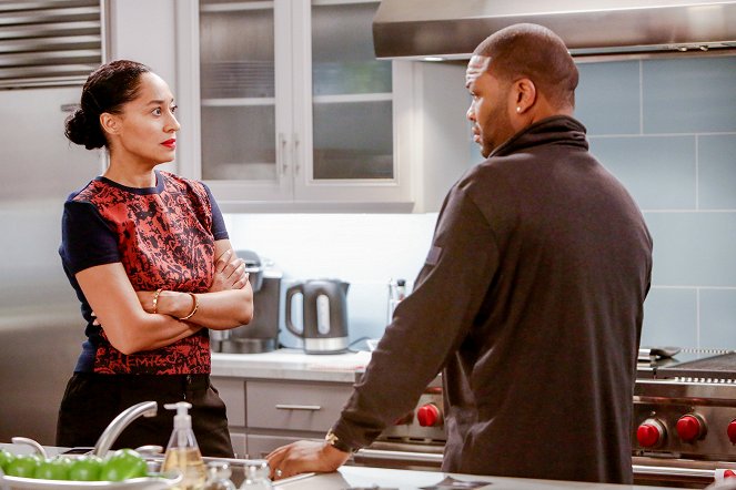 Black-ish - Sex, Lies and Vasectomies - Z filmu - Tracee Ellis Ross, Anthony Anderson