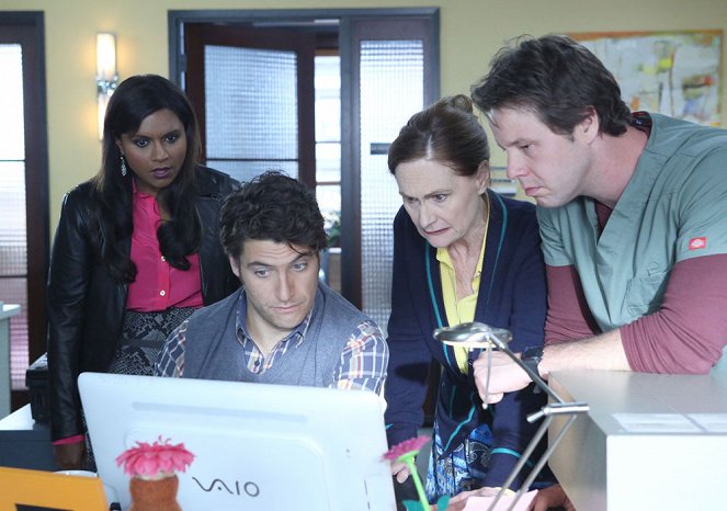 The Mindy Project - Season 3 - How to Lose a Mom in Ten Days - Z filmu - Mindy Kaling, Adam Pally, Beth Grant, Ike Barinholtz