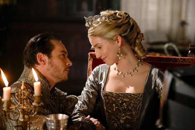 Tudorovci - Povstání na severu - Z filmu - Jonathan Rhys Meyers, Annabelle Wallis