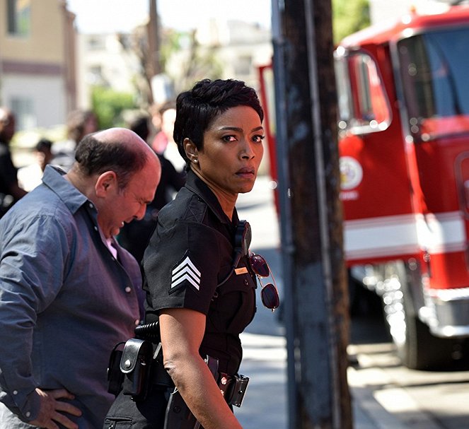 Záchranáři L. A. - Pilot - Z filmu - Angela Bassett