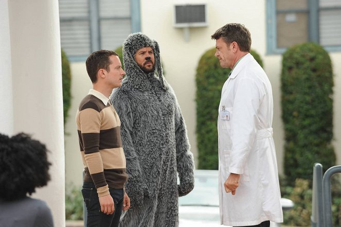 Wilfred - Responsibility - Z filmu - Elijah Wood, Jason Gann, John Michael Higgins