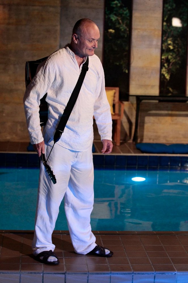 Kancl - Párty u bazénu - Z filmu - Creed Bratton