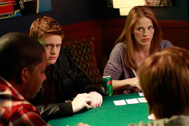 Switched at Birth - Dogs Playing Poker - Photos - Sean Berdy, Katie Leclerc