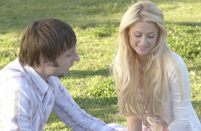 Kráska a Ošklivka - Z filmu - Joel David Moore, Paris Hilton