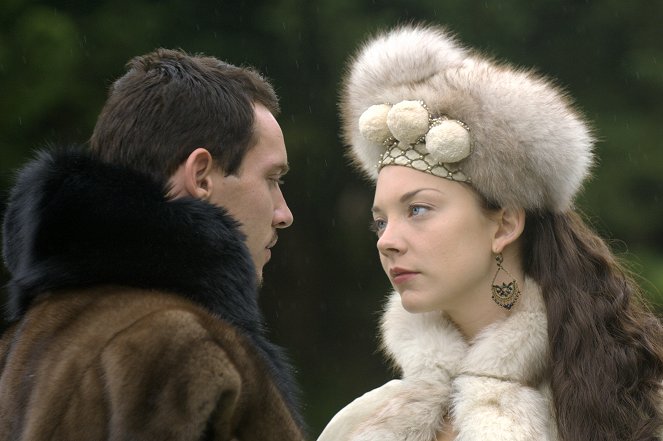 Tudorovci - Série 2 - Všechno je krásné - Z filmu - Jonathan Rhys Meyers, Natalie Dormer