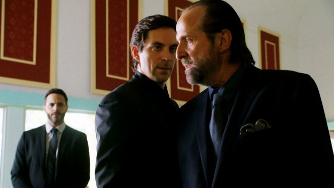 Graceland - The Wires - Z filmu - Peter Stormare
