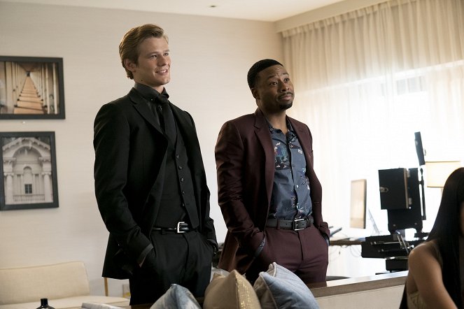 MacGyver - Roulette Wheel + Wire - Z filmu - Lucas Till, Justin Hires