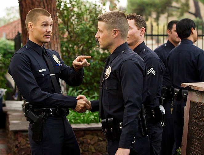 Policajti z L. A. - Hats and Bats - Z filmu - Ben McKenzie