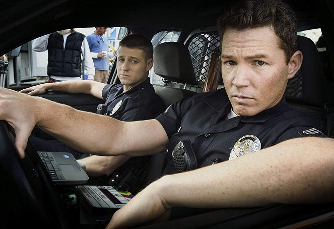 Policajti z L. A. - Hats and Bats - Z filmu - Ben McKenzie, Shawn Hatosy