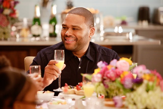 Black-ish - Please Don't Ask, Please Don't Tell - Z filmu - Anthony Anderson