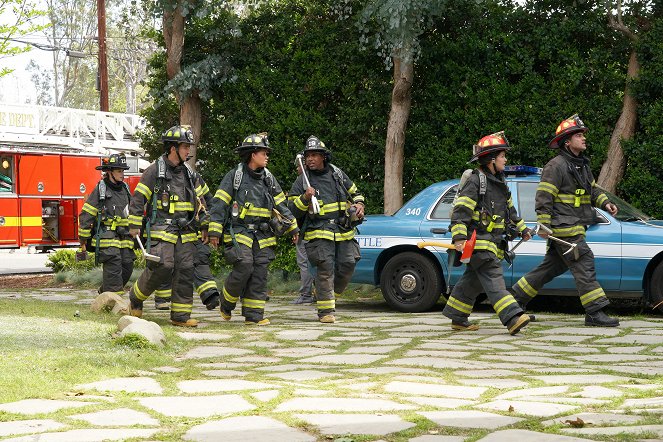 Station 19 - Horká budka - Z filmu - Jay Hayden, Barrett Doss, Jason George, Jaina Lee Ortiz, Grey Damon