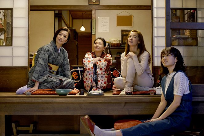 Taberu onna - Z filmu - Kjóka Suzuki, Kjóko Koizumi, Erika Sawadžiri, Acuko Maeda