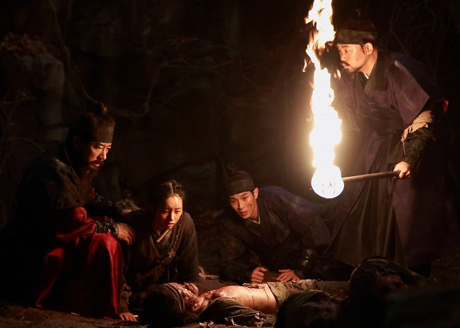 Monstrum - Bestie z hory Inwangsan - Z filmu - Myeong-min Kim, Hyeri, Woo-shik Choi, In-kwon Kim