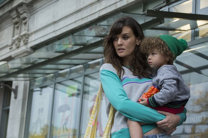 Smilf - Family-Sized Popcorn & a Can of Wine - Z filmu - Frankie Shaw