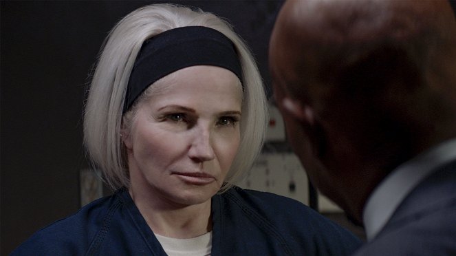 Animal Kingdom - Wolves - Z filmu - Ellen Barkin