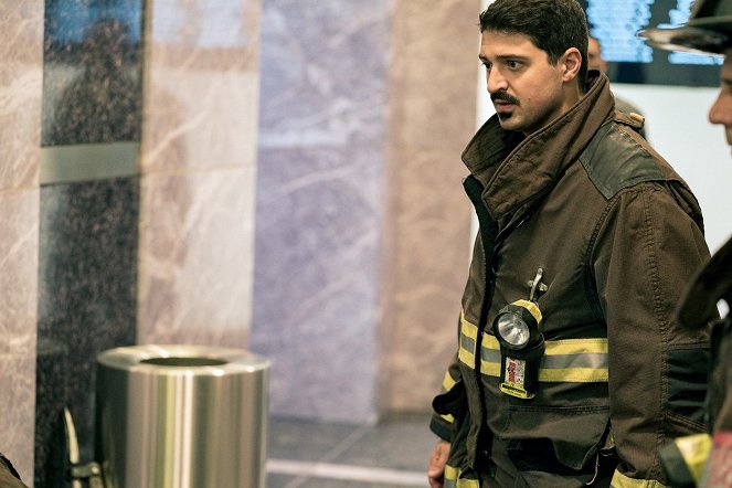 Chicago Fire - Pohled zblízka - Z filmu - Yuriy Sardarov