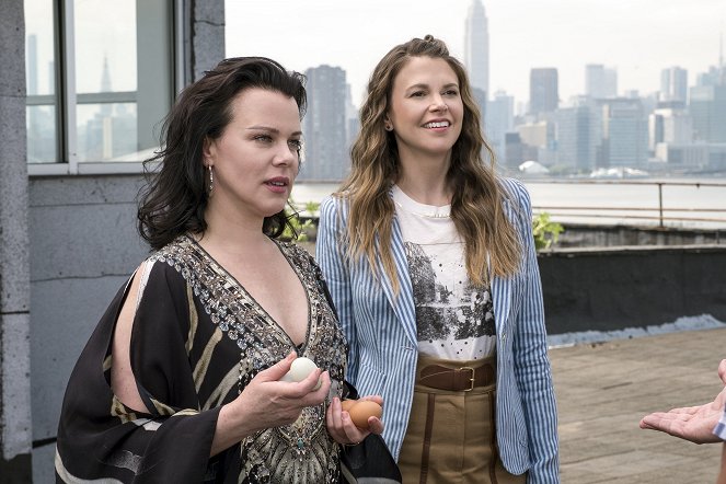 Debi Mazar, Sutton Foster