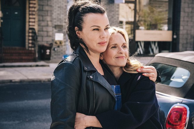 Debi Mazar, Sally Pressman