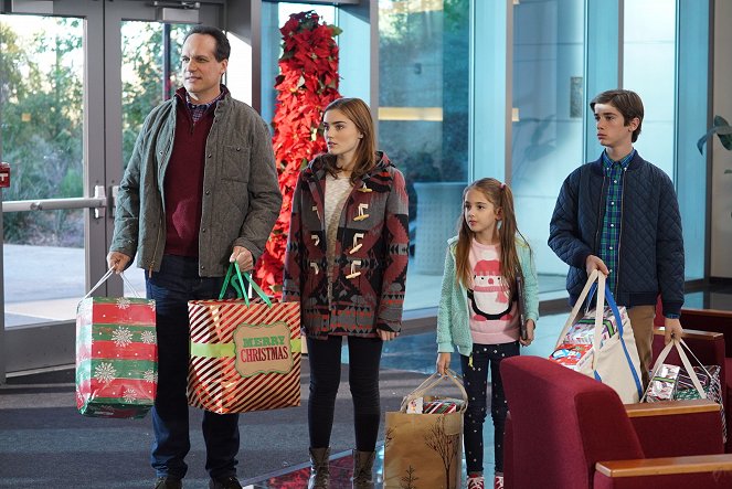 Diedrich Bader, Meg Donnelly, Julia Butters, Daniel DiMaggio