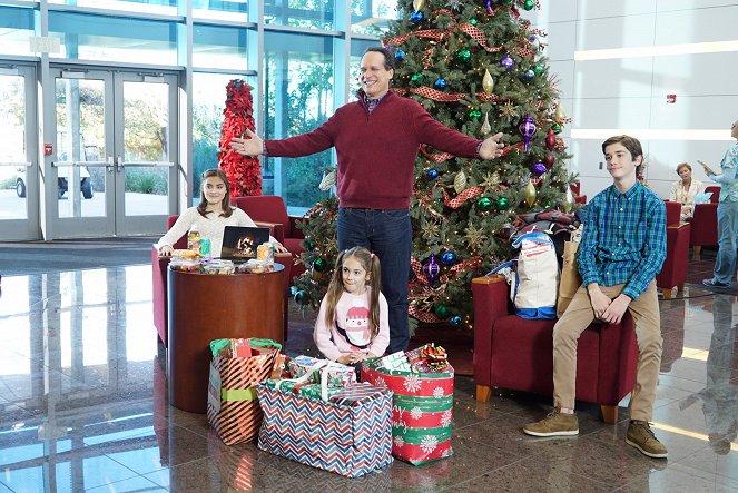 Meg Donnelly, Diedrich Bader, Julia Butters, Daniel DiMaggio