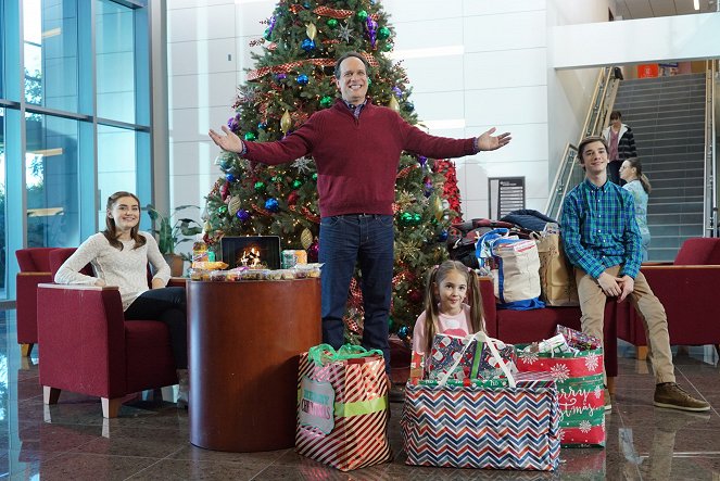 Meg Donnelly, Diedrich Bader, Julia Butters, Daniel DiMaggio