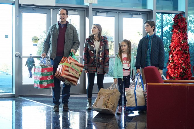 Diedrich Bader, Meg Donnelly, Julia Butters, Daniel DiMaggio