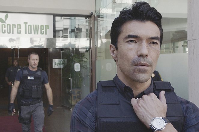 Havaj 5-0 - Oheň vzplál, zůstal jen popel - Z filmu - Ian Anthony Dale