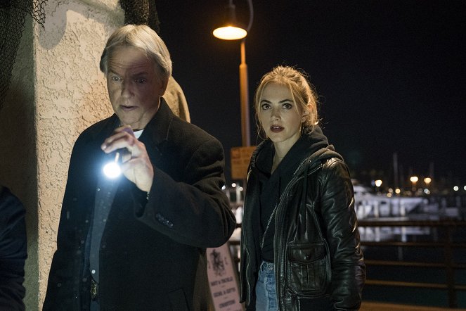 Námořní vyšetřovací služba - Příliv - Z filmu - Mark Harmon, Emily Wickersham