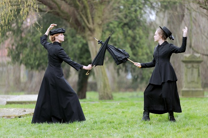 Esther Schweins, Anke Retzlaff