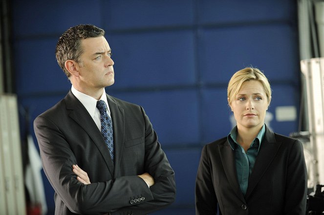 Psych - The Head, the Tail, the Whole Damn Episode - Photos - Timothy Omundson, Maggie Lawson