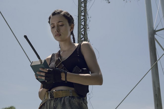 Živí mrtví - Kdo jste teď? - Z filmu - Christian Serratos