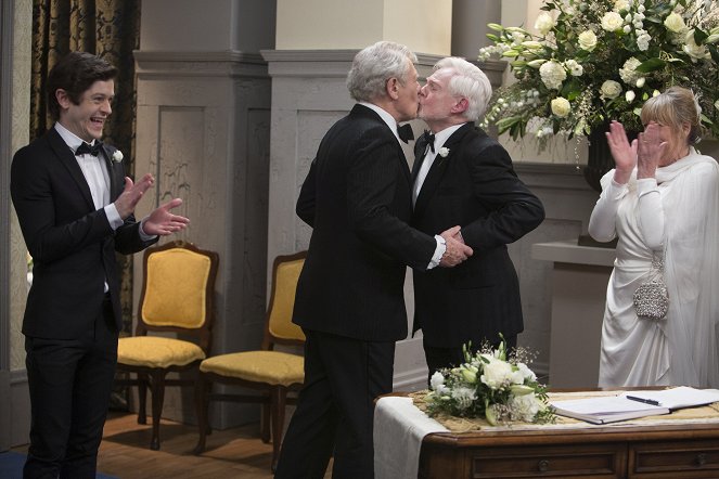 Jízlivě tvůj - Wedding - Z filmu - Philip Voss, Ian McKellen, Derek Jacobi, Frances de la Tour