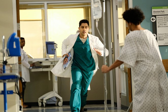 The Resident - Total Eclipse of the Heart - Photos - Manish Dayal