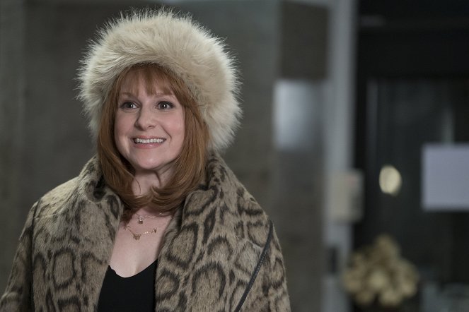 Difficult People - The Courage of a Soldier - Z filmu - Julie Klausner