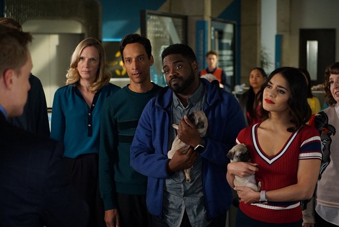 Powerless - No Consequence Day - Z filmu - Christina Kirk, Danny Pudi, Ron Funches, Vanessa Hudgens