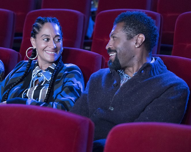 Black-ish - Christmas in Theater Eight - Z filmu - Tracee Ellis Ross, Deon Cole