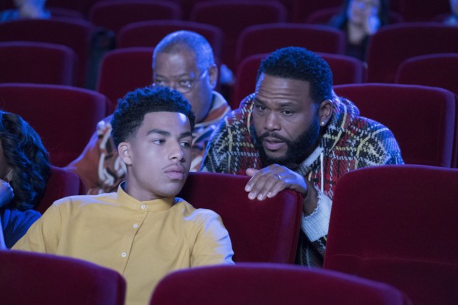 Black-ish - Christmas in Theater Eight - Z filmu - Marcus Scribner, Anthony Anderson
