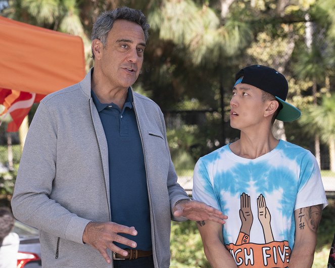 Brad Garrett, Jake Choi