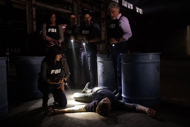 Criminal Minds - Season 14 - 300 - Photos - Aisha Tyler, Paget Brewster, Daniel Henney, Adam Rodriguez, Joe Mantegna